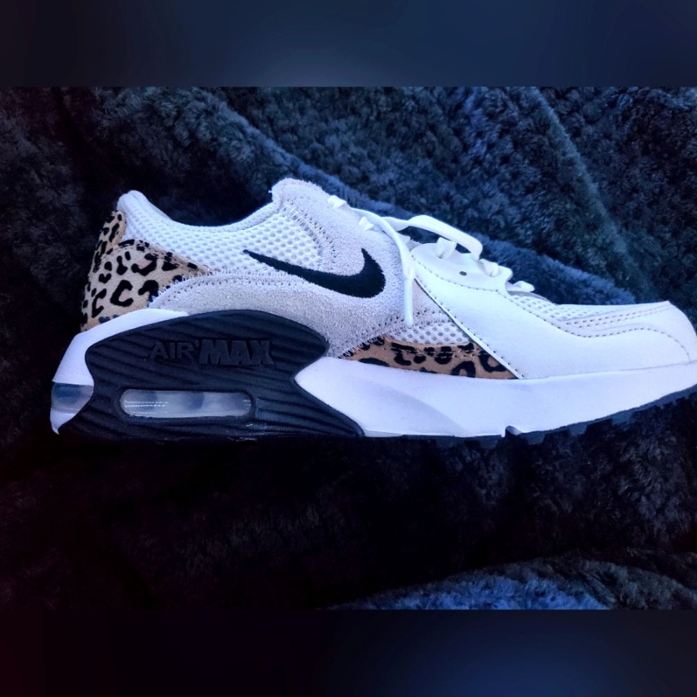Nike Air Max White Leopard sneakers LIMITED EDITION NWT IN BOX Size 7
